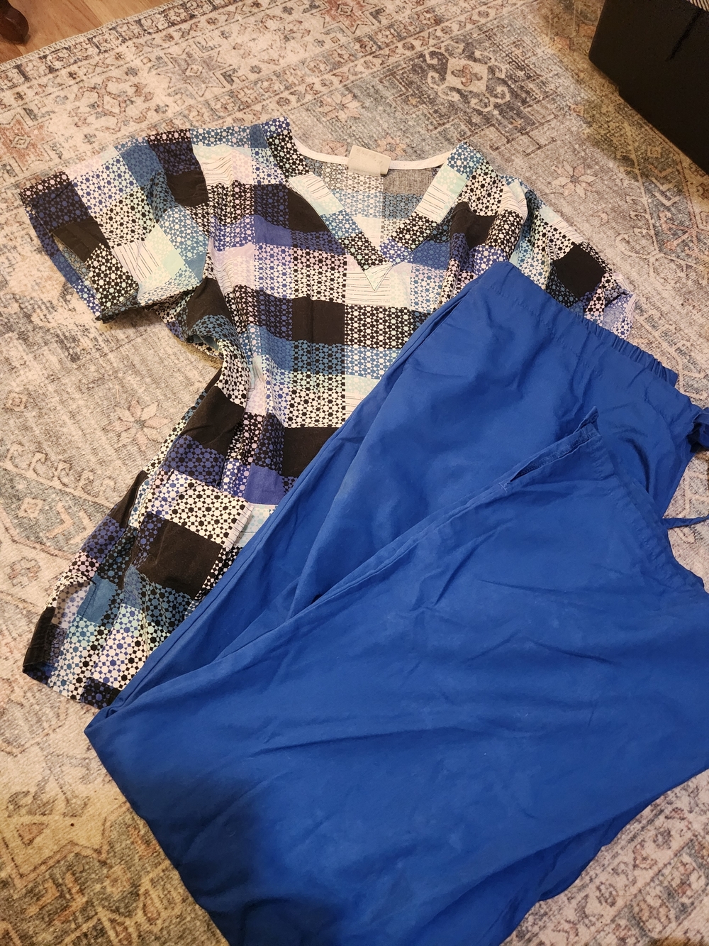 Scrub Set Medium Top And XL Pants
